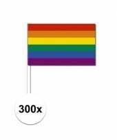 300x zwaaivlaggen met regenboog